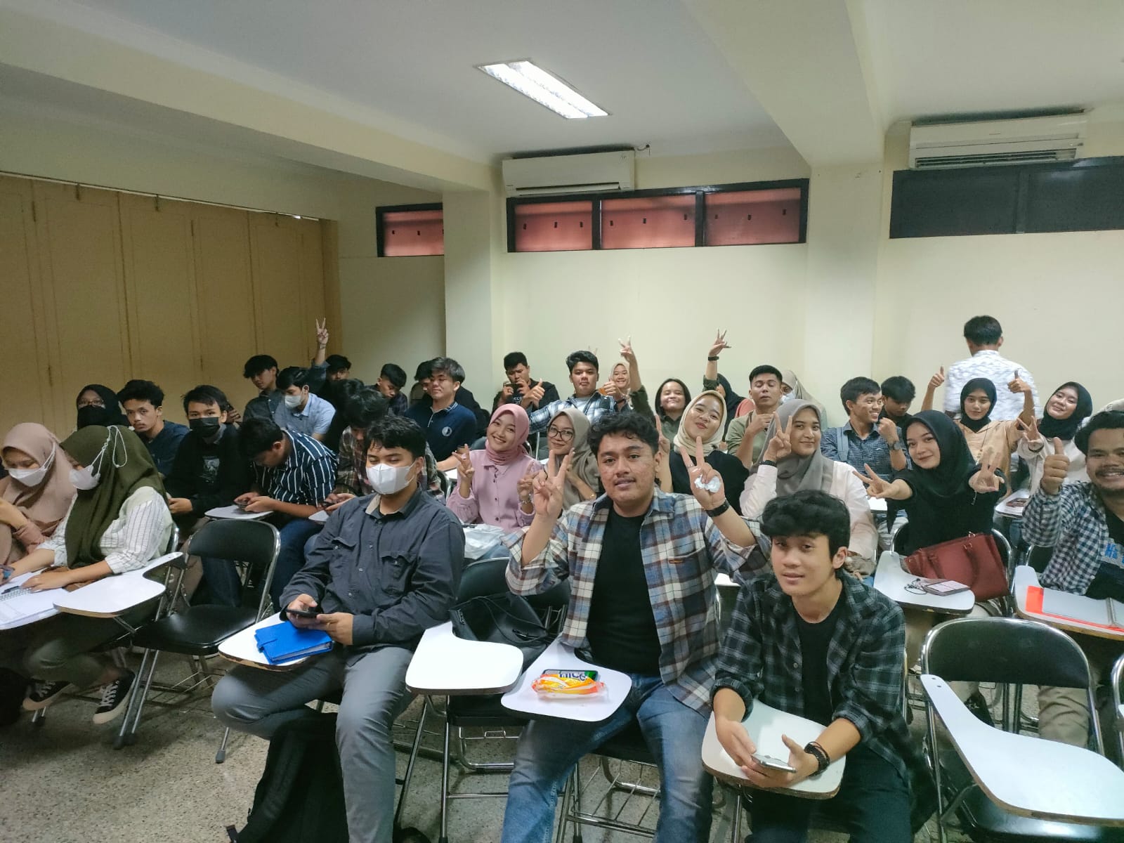 Mahasiswa Bisnis Digital Prodi Manajemen Bisnis FEB UNPAS: Diskusi ...